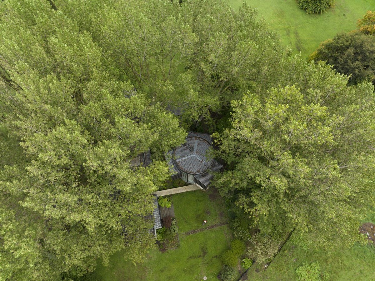 Круглый дом в лесу для отдыха на юге Чили