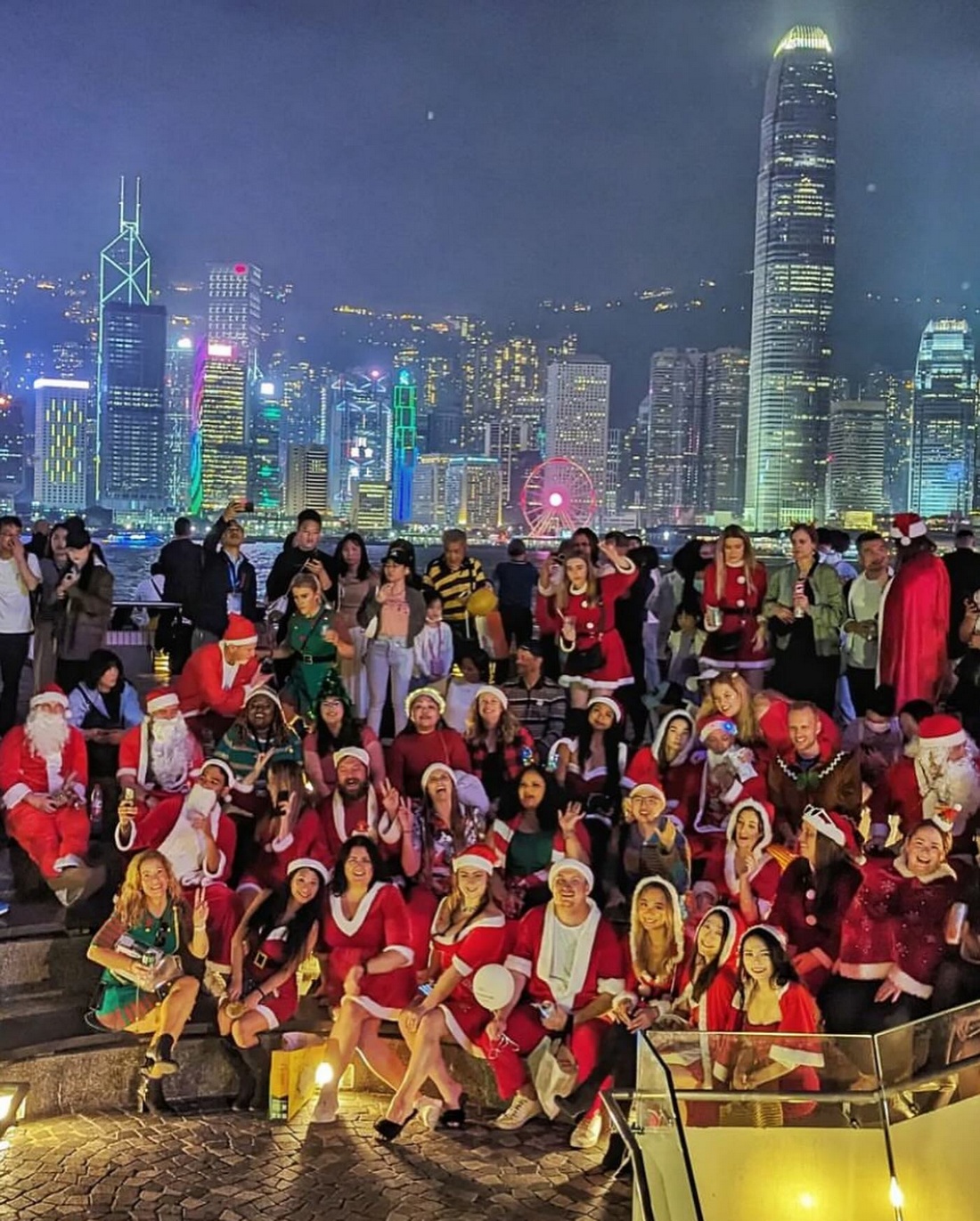 Весёлый SantaCon 2023 в Гонконге
