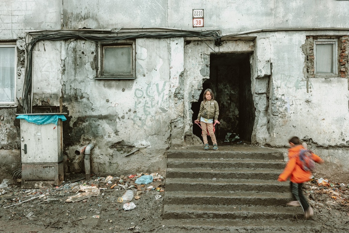 Жизнь цыганского гетто в Словакии на снимках Мануэлы Федерл