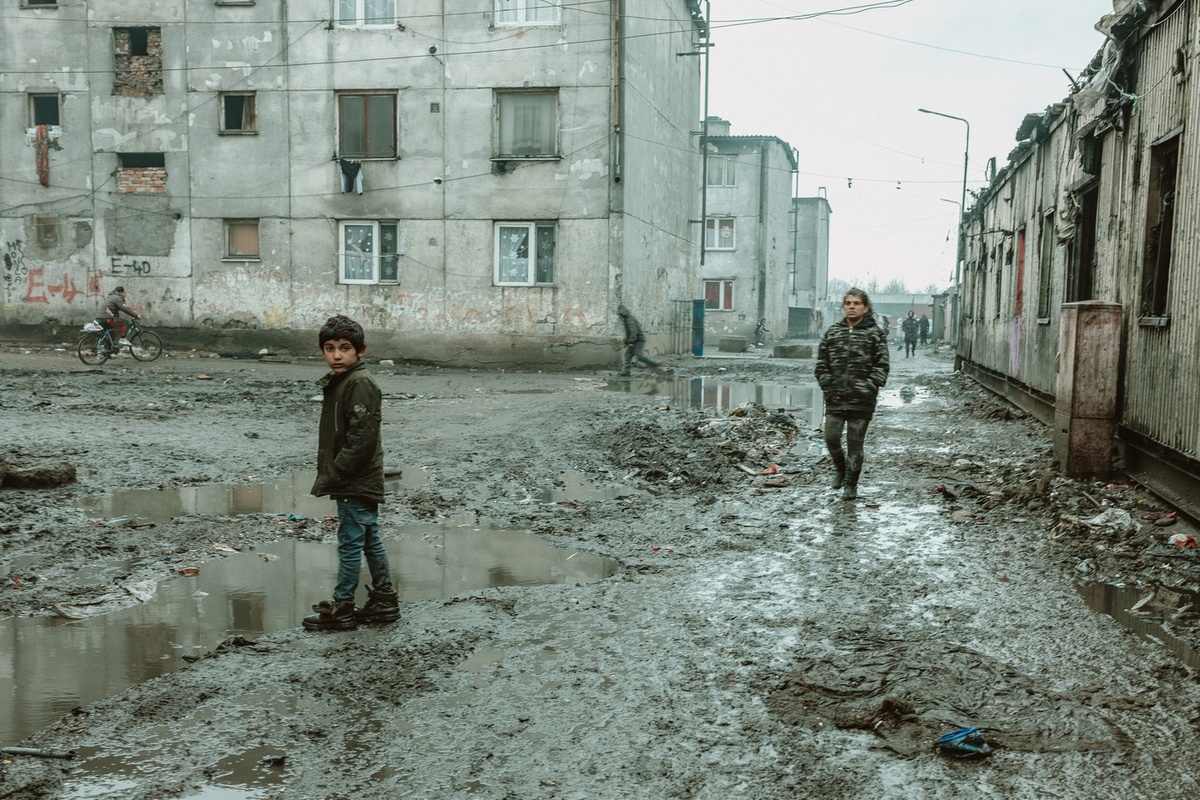 Жизнь цыганского гетто в Словакии на снимках Мануэлы Федерл