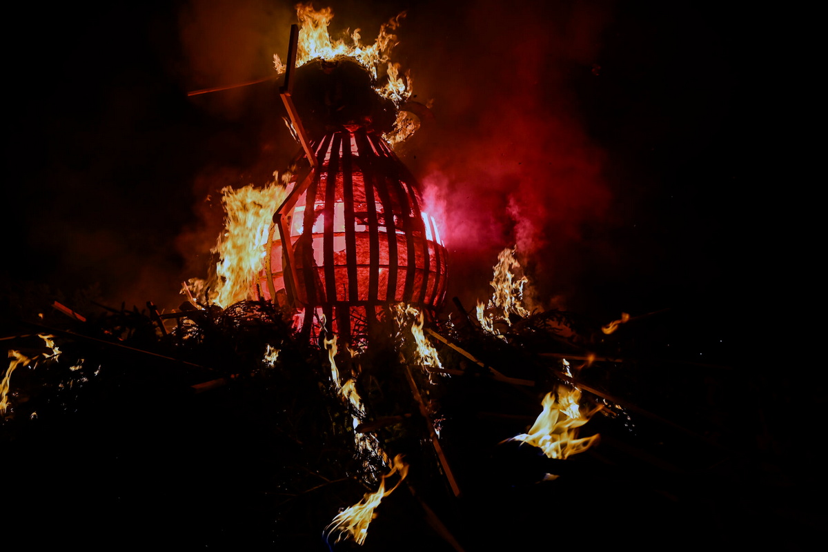 Ежегодное сжигание чучела разрушительного жука в Южной Дакоте
