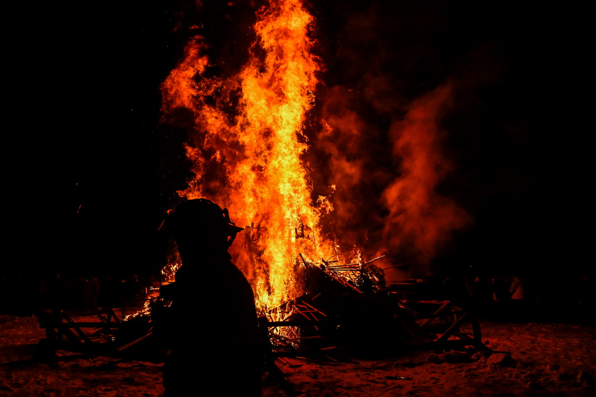 Ежегодное сжигание чучела разрушительного жука в Южной Дакоте