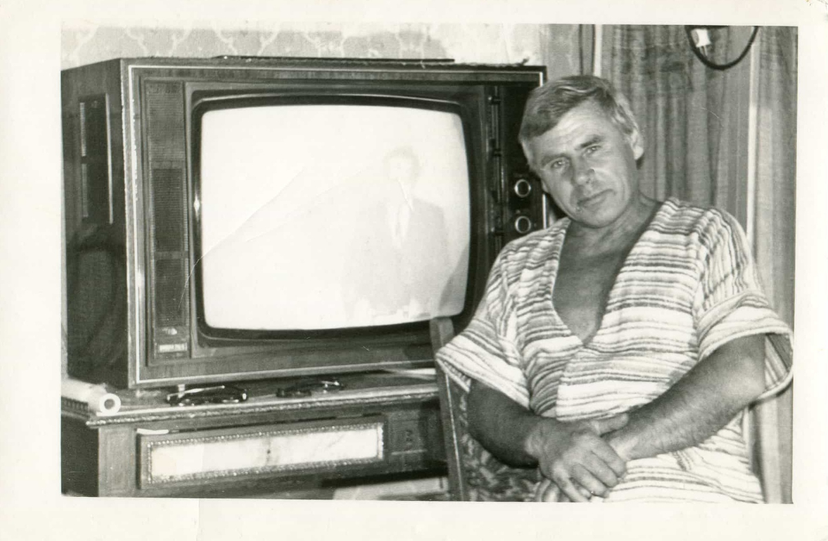 Когда был 1 телевизор. Телевизор темп ц-280д. Телевизор спектр ц280д. Старый телевизор. Первый телевизор.