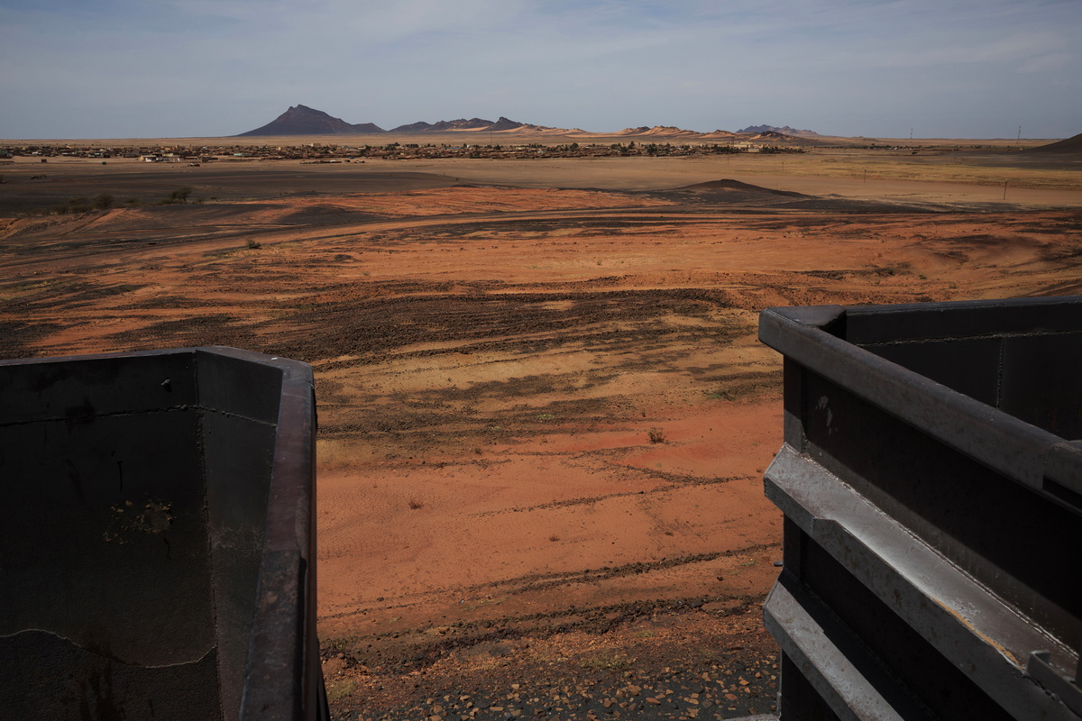 Путешествие в пустыне Сахара по экстремальной железной дороге