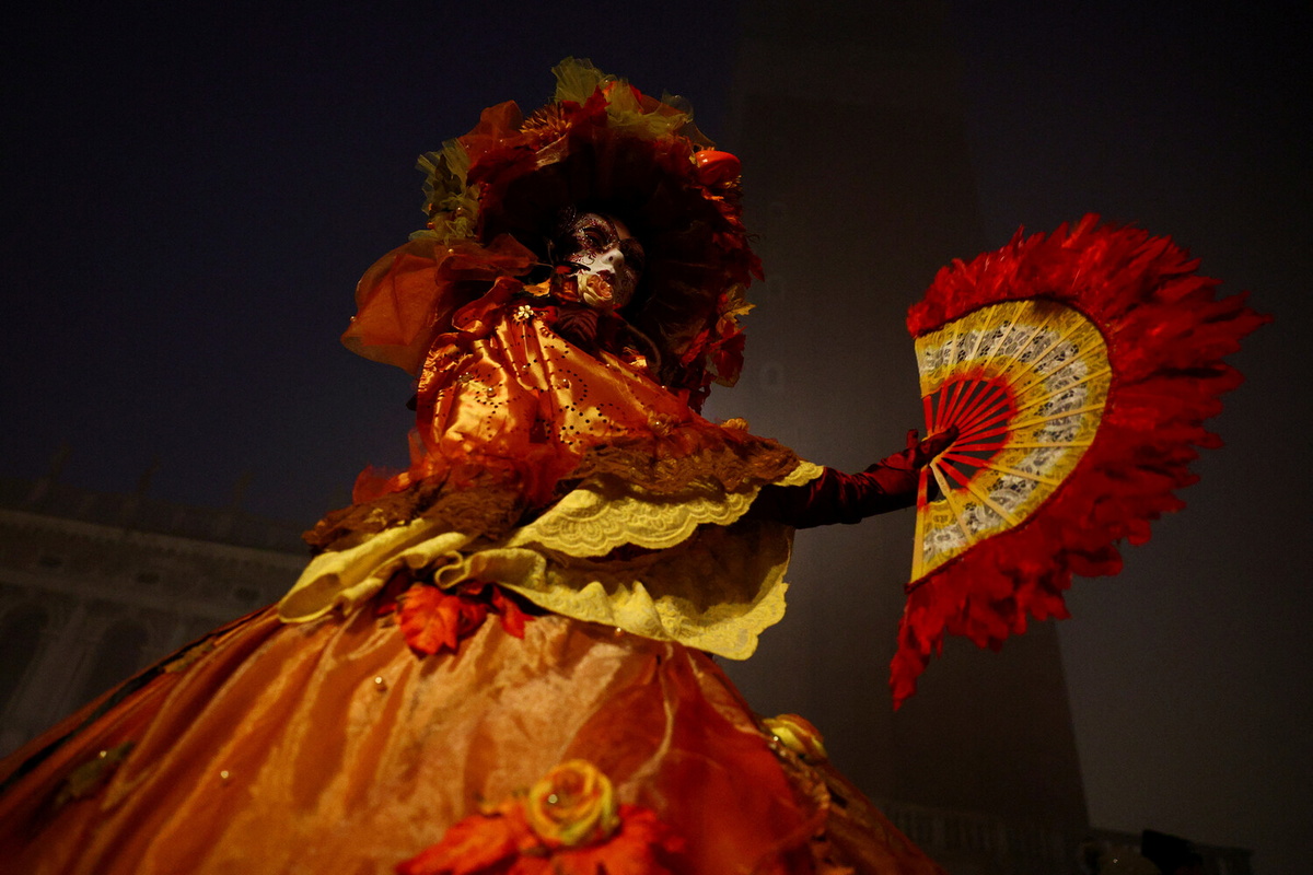Начался ежегодный карнавал в Венеции