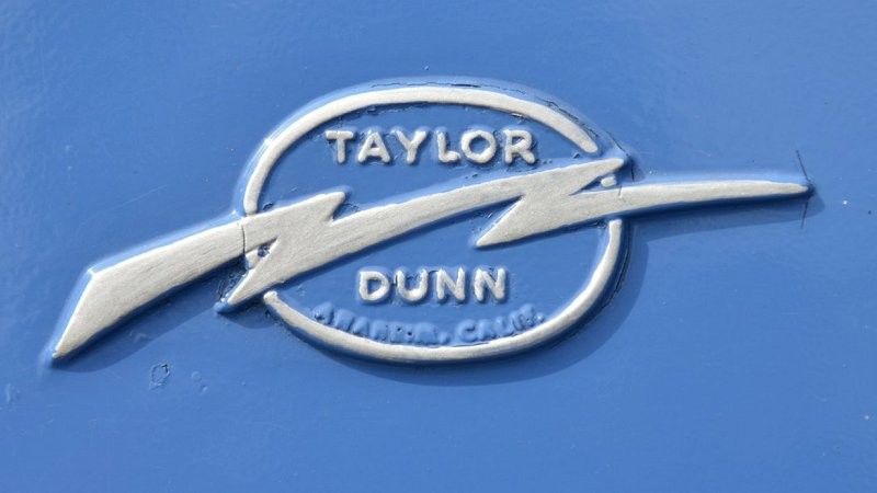 Стильный трёхколёсный электромобиль Taylor-Dunn Trident R 1961