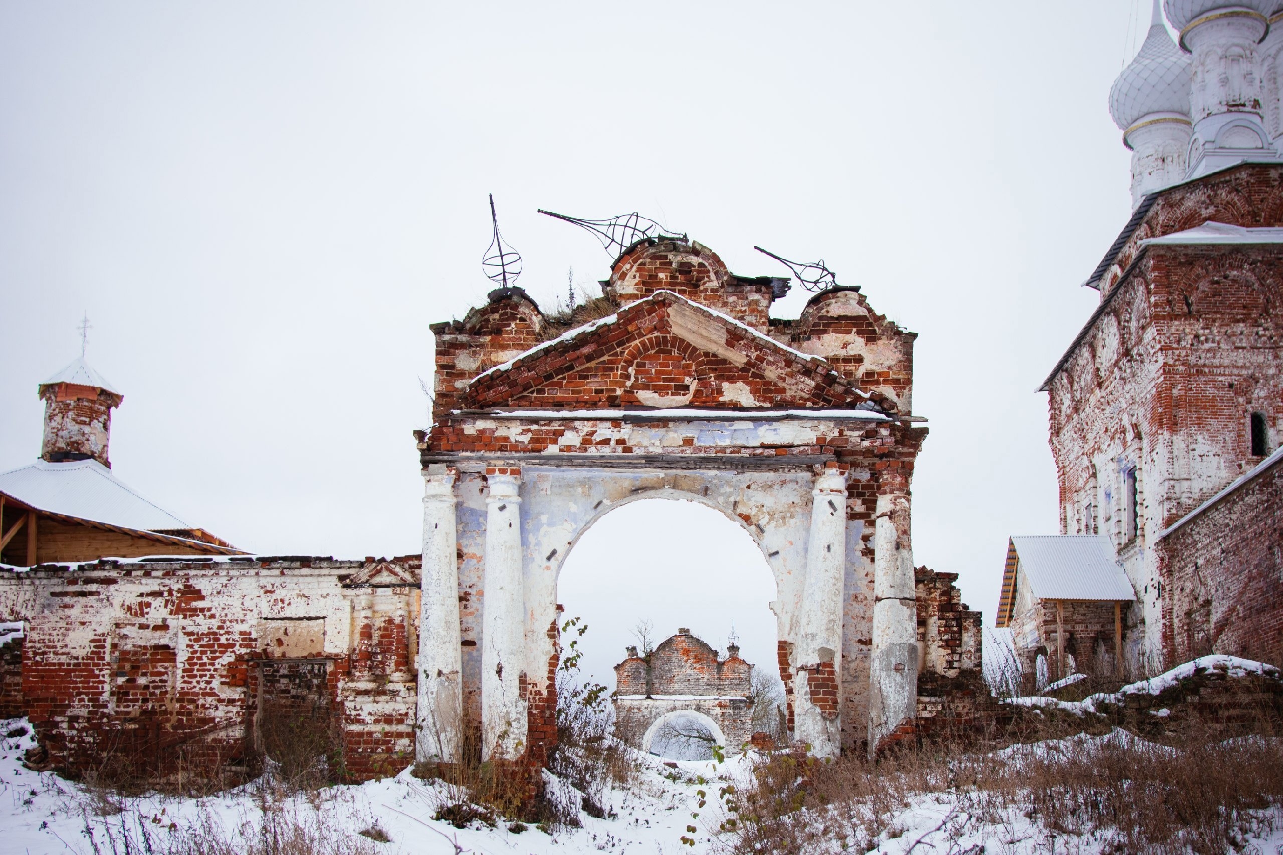 Заброшенные объекты, построенные в СССР на снимках