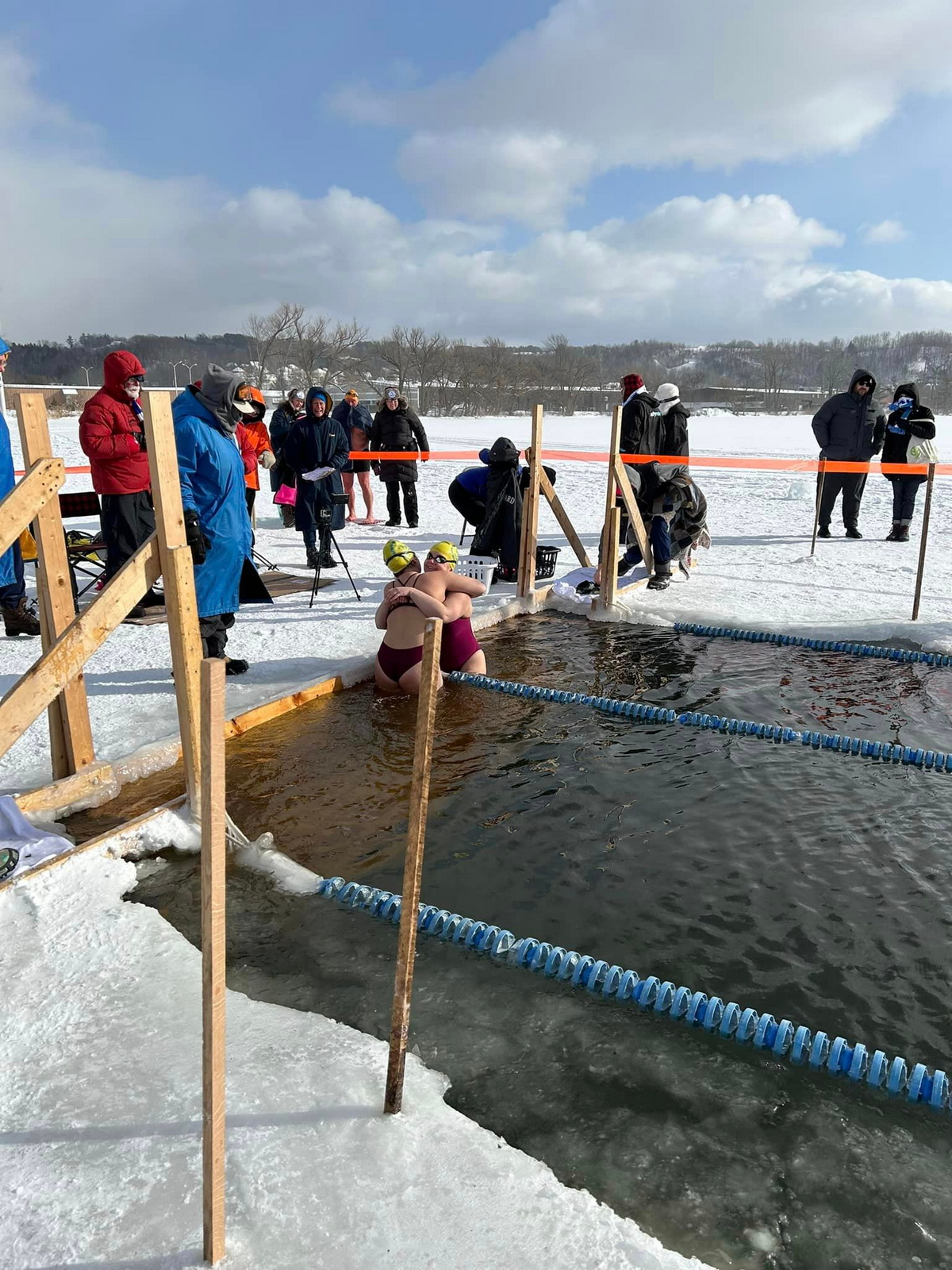 Фестиваль зимнего плаванья на озере Вермонта