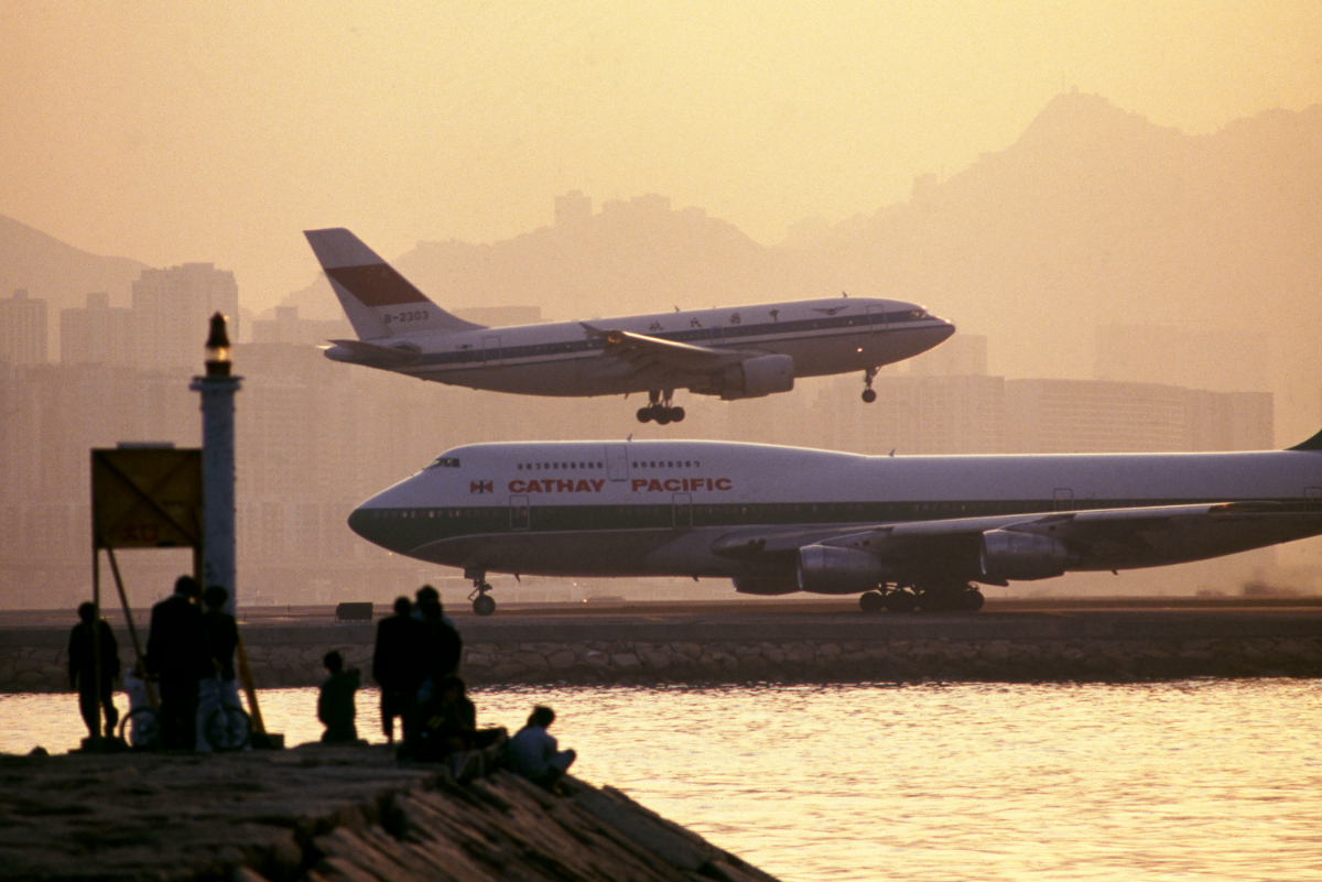 Низко летящие самолеты над Гонконгом в 1990-х годах