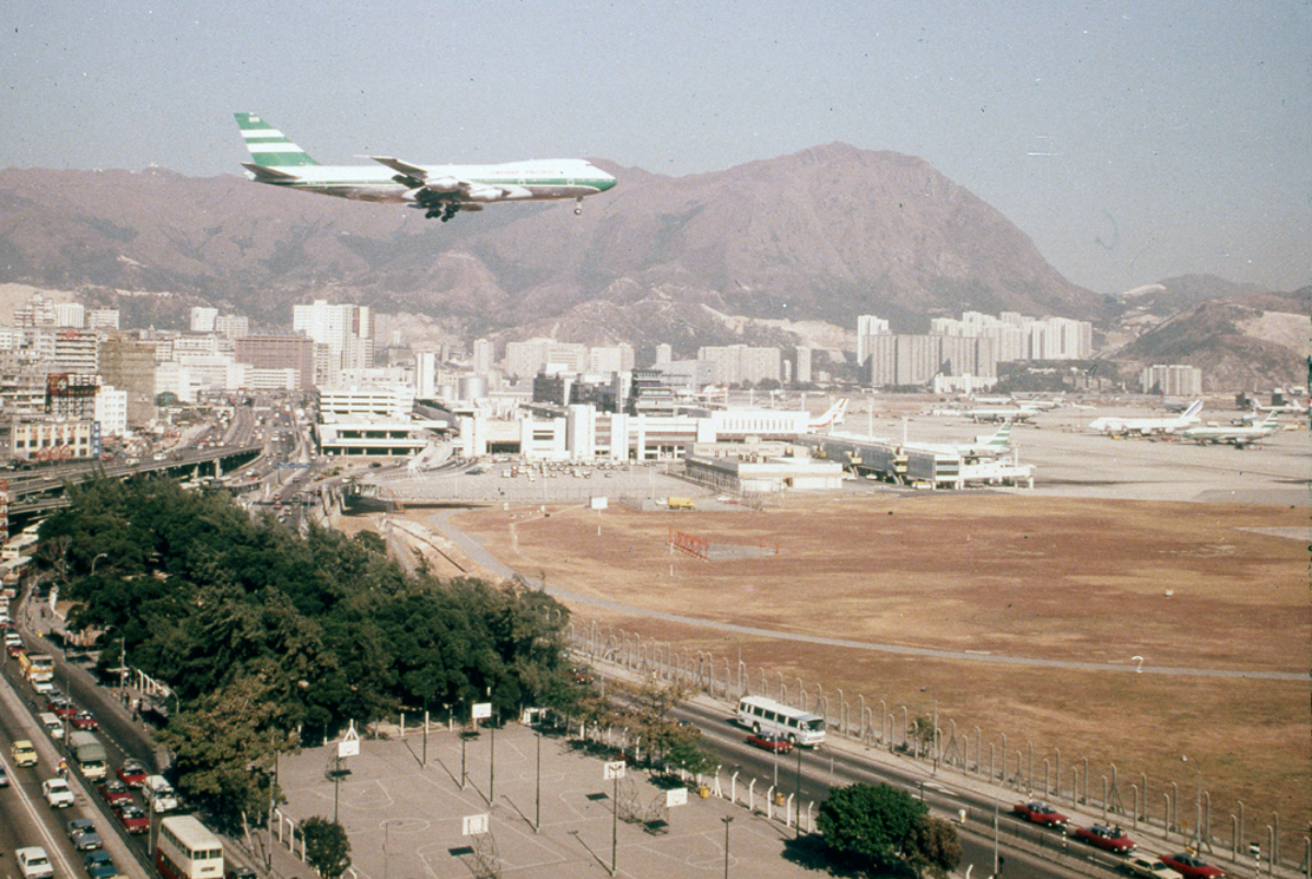 Низко летящие самолеты над Гонконгом в 1990-х годах