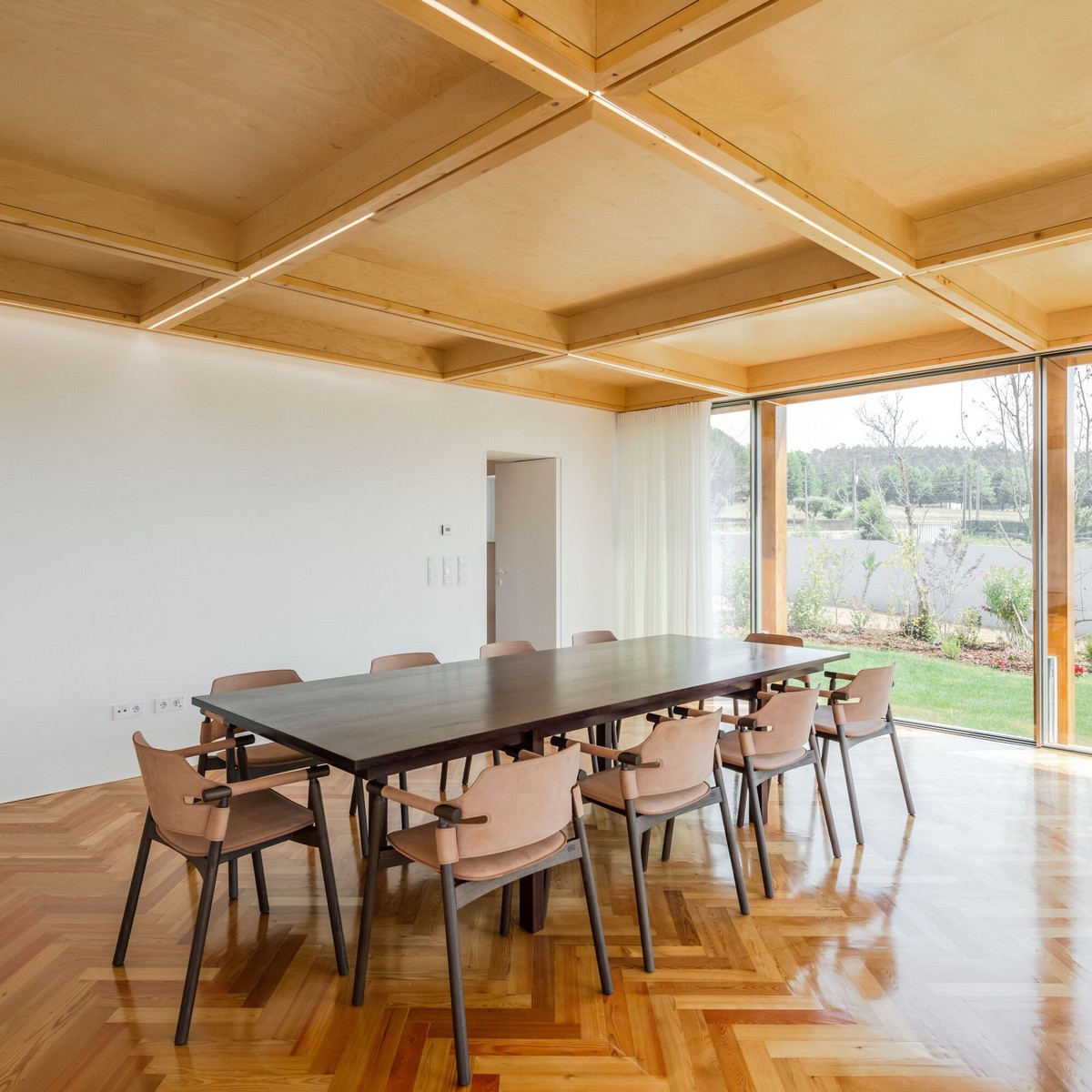 Реконструкция и расширение пустующего дома в Португалии