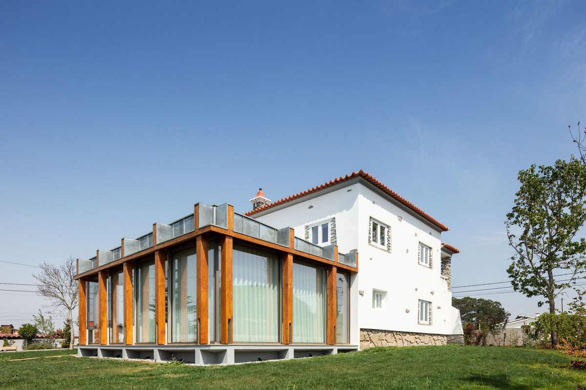 Реконструкция и расширение пустующего дома в Португалии
