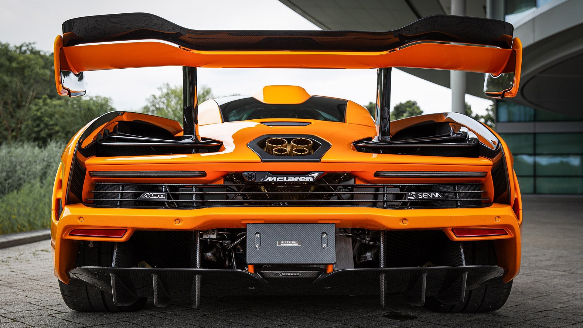 Редкий суперкар McLaren Senna LM без пробега