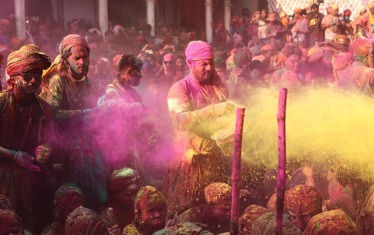 Популярный фестиваль Холи в Индии