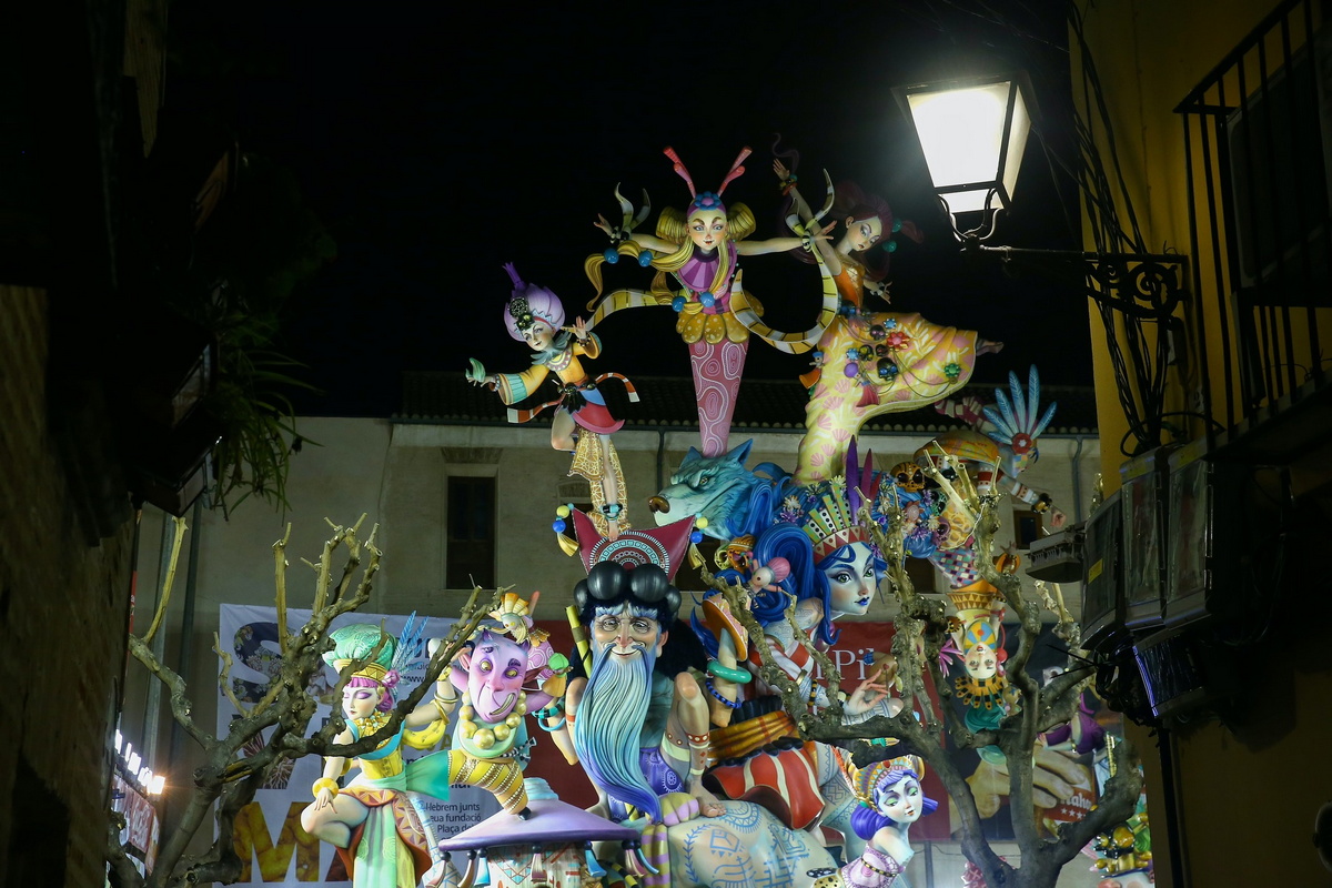 Яркое окончание фестиваля Фальяс в Валенсии