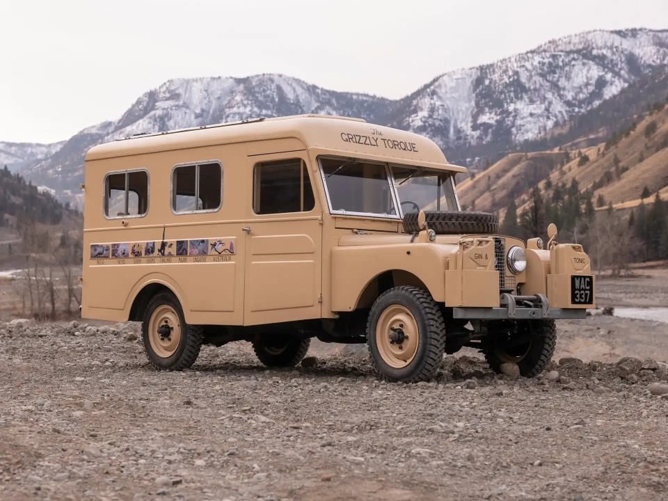 Раритетный кемпер Land Rover The Grizzly Torque 1957 был полностью восстановлен