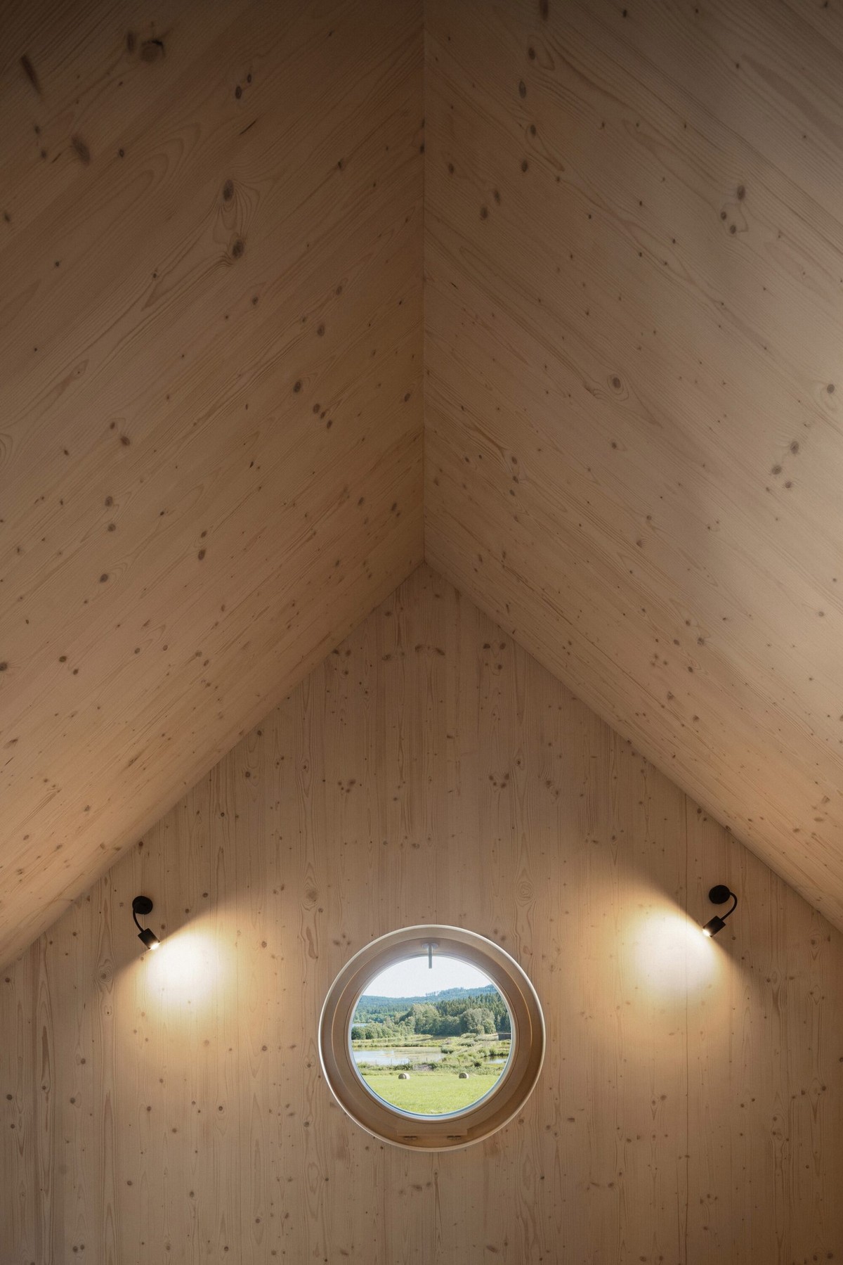 Простой деревянный домик для отдыха в Чешской Республике