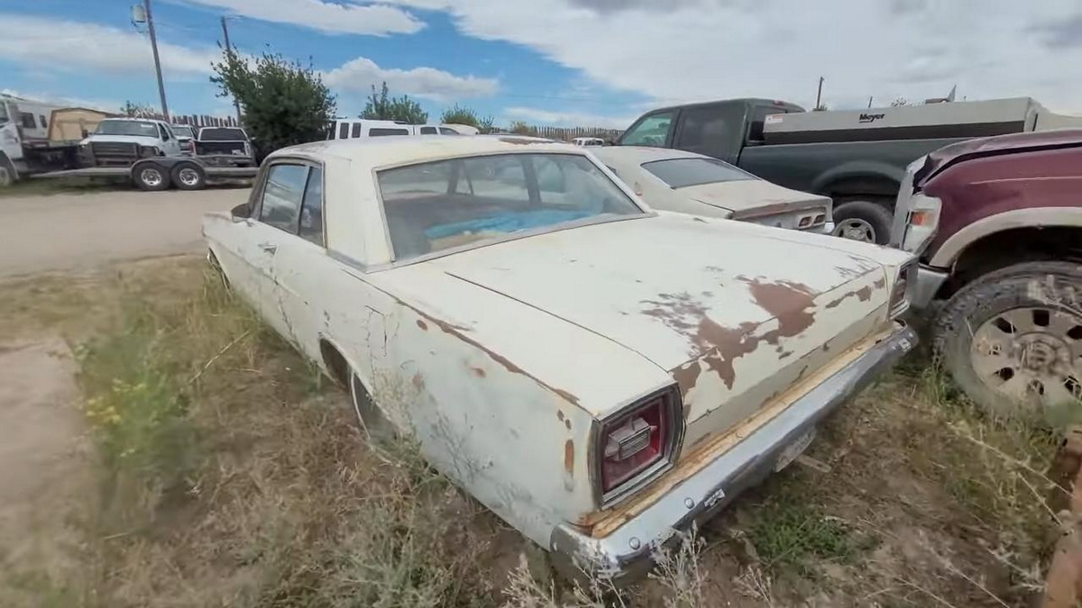 Таинственное кладбище автомобилей в горах Монтаны