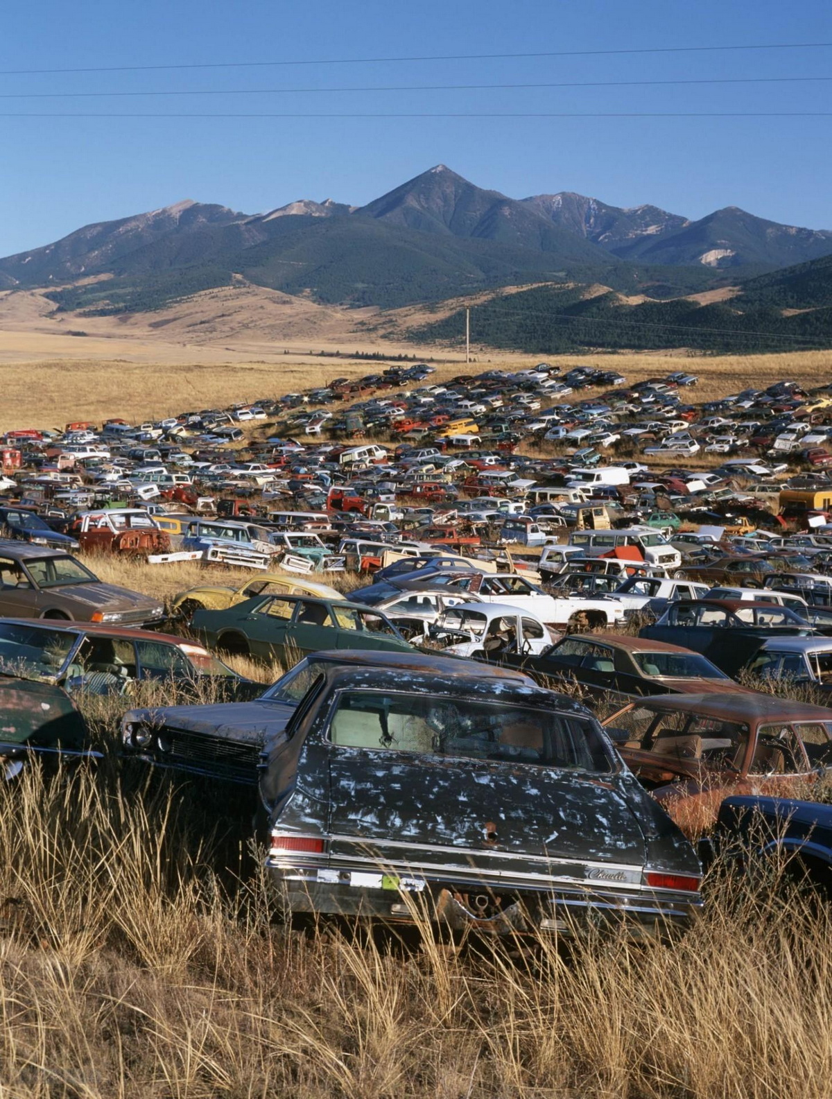 Таинственное кладбище автомобилей в горах Монтаны