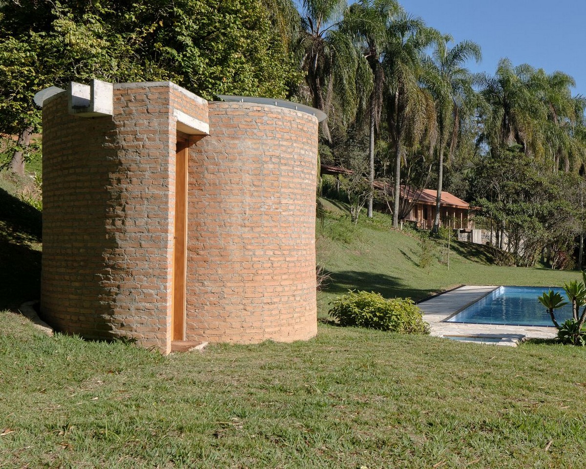 Реконструкция семейной виллы из кирпича в Бразилии