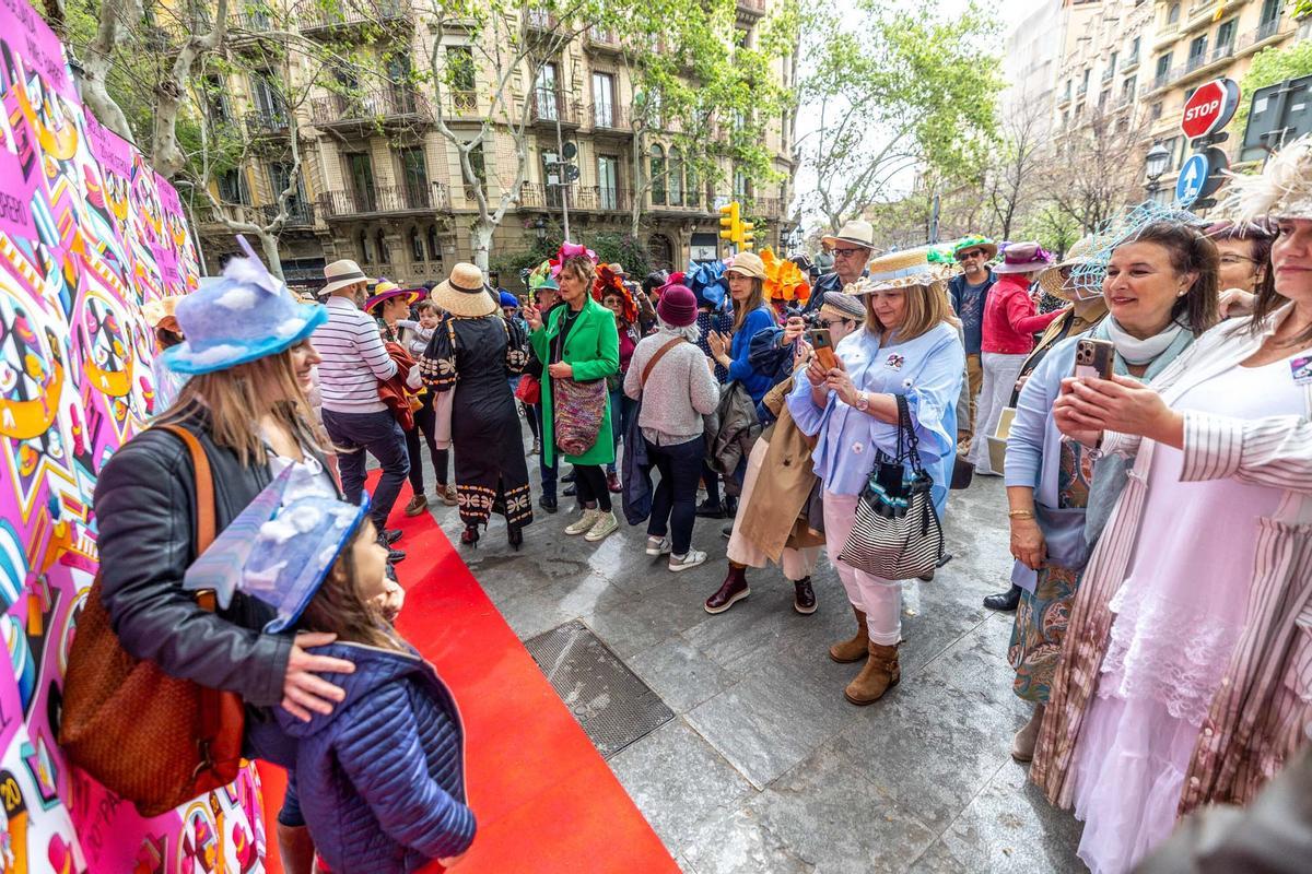 Ежегодная прогулка в сомбреро прошла в Барселоне