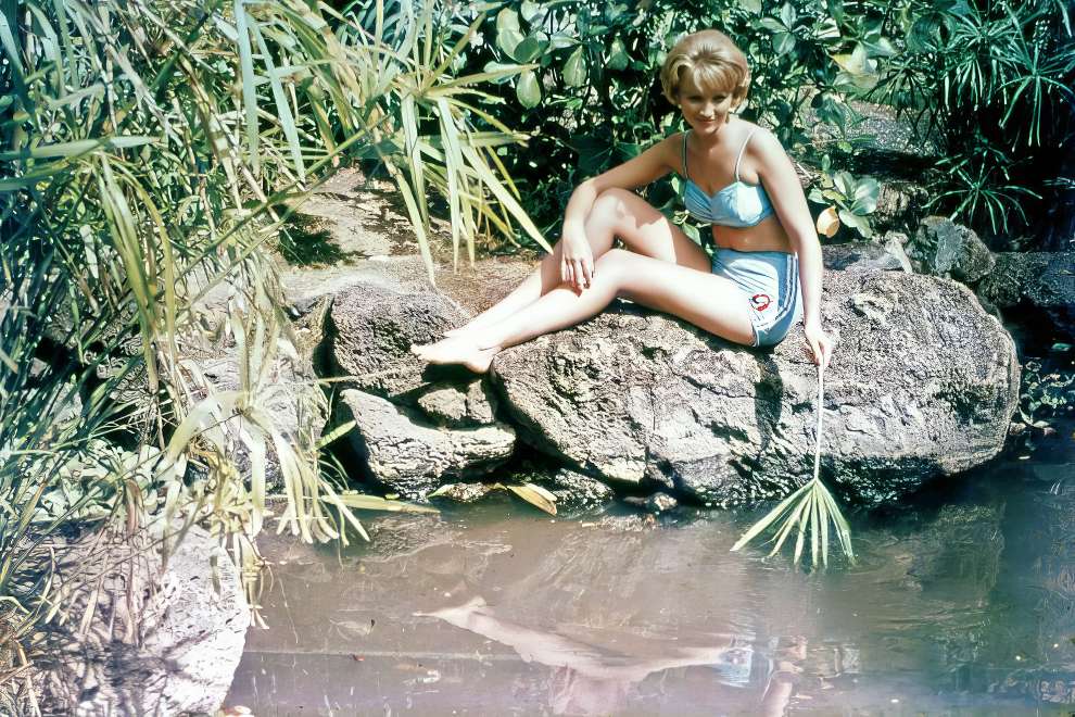 Яркие девушки в купальниках на снимках 1960-х годов
