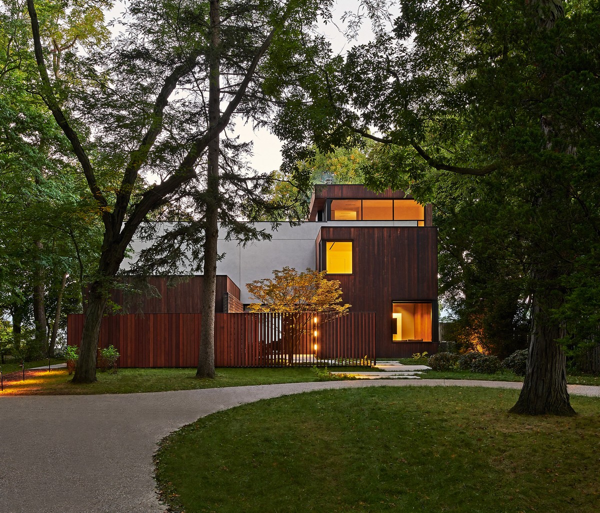 Модернистский многоуровневый дом у озера Мичиган