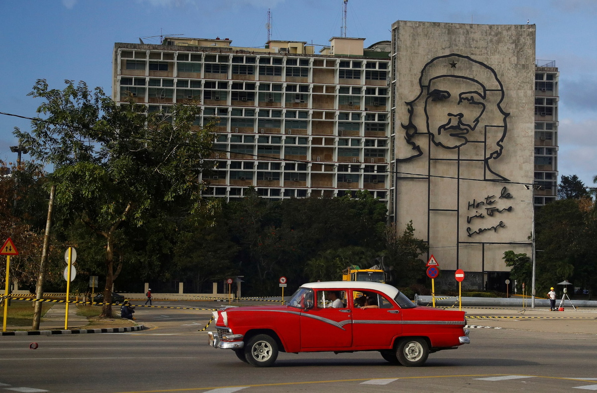 Ретро-автомобили на улицах Кубы