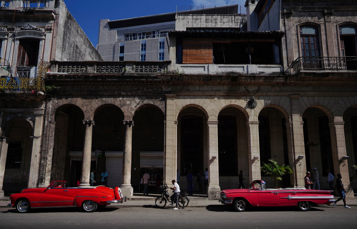 Ретро-автомобили на улицах Кубы