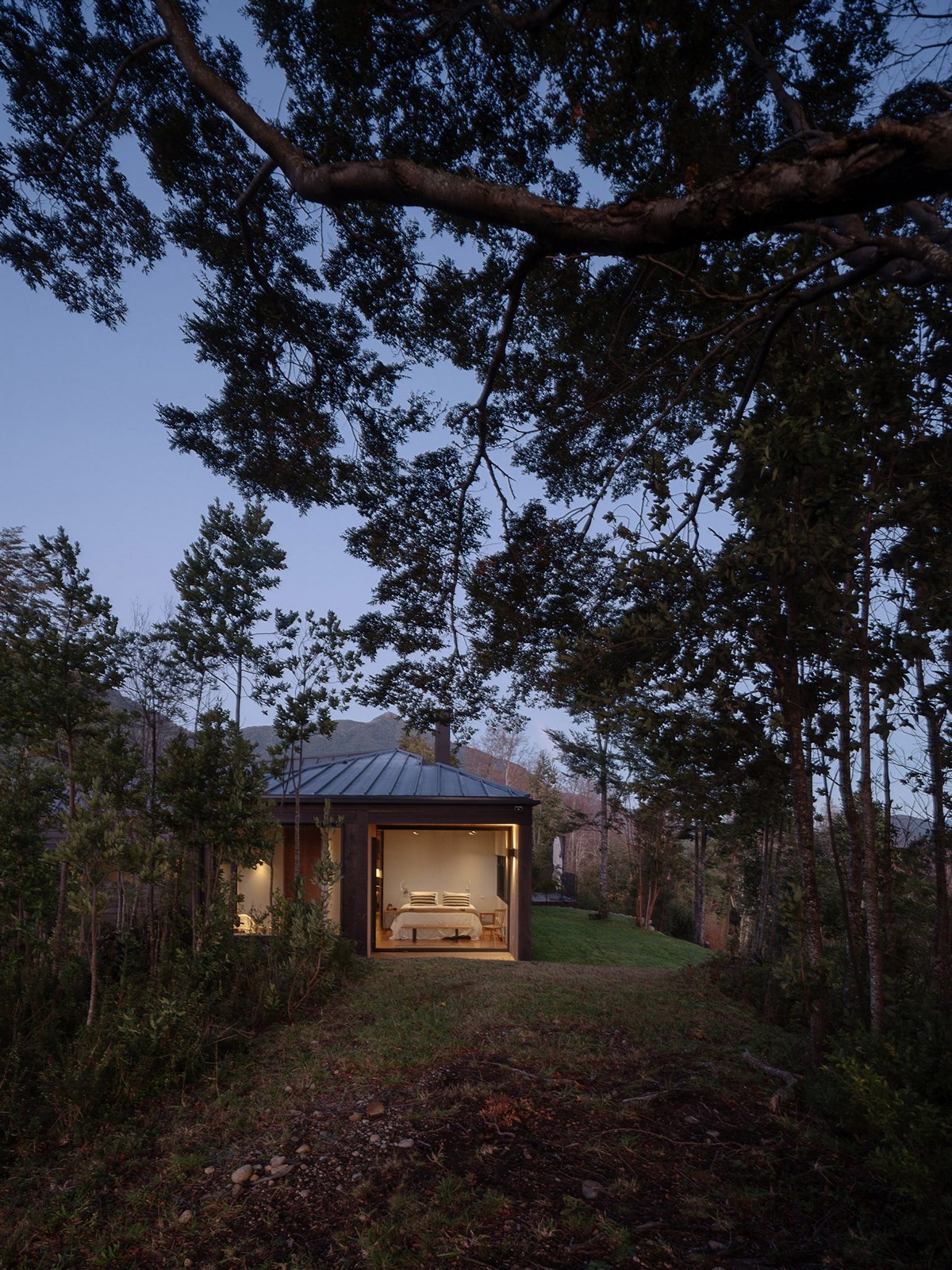 Лесной дом на вершине хребта в Чили