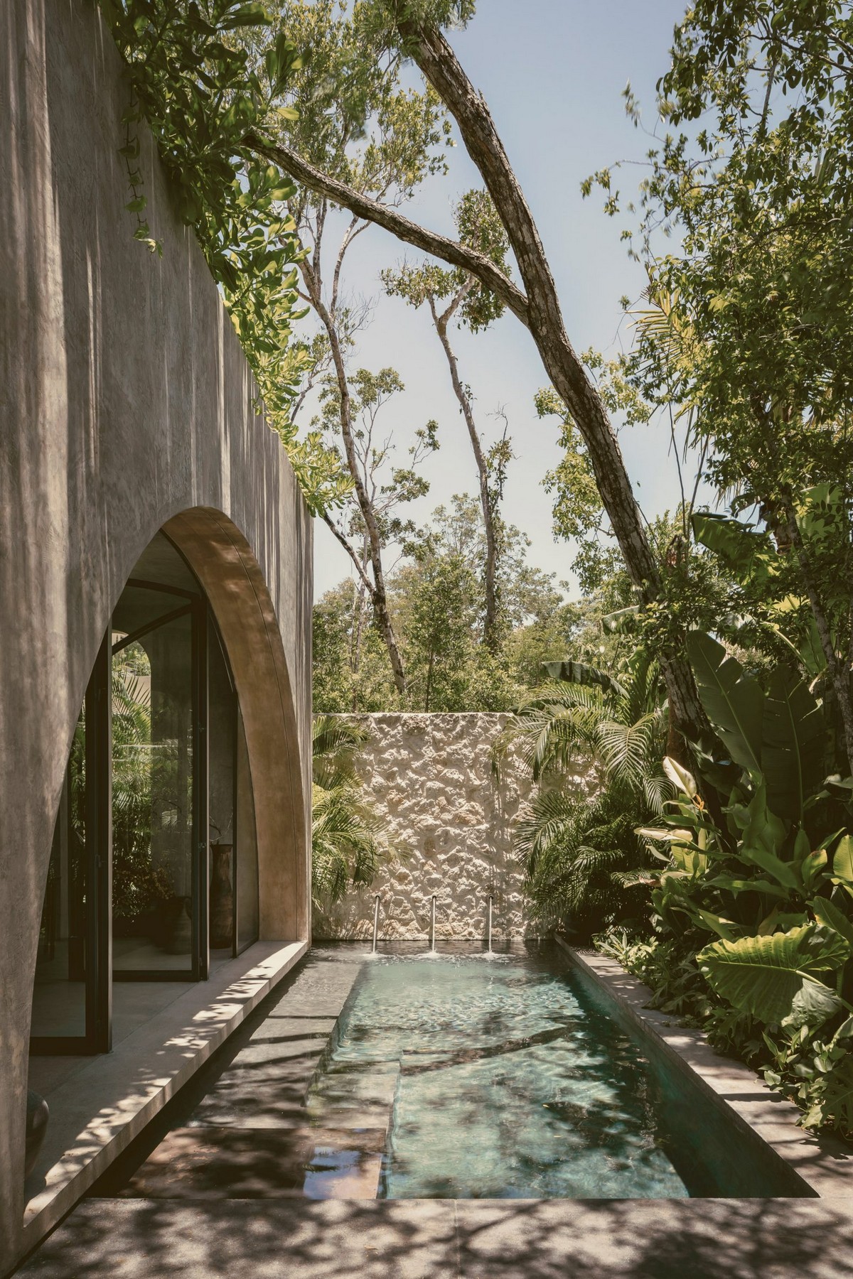 Бетонный дом с арками в Мексике