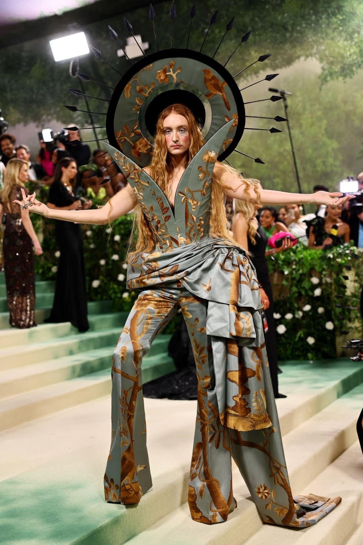 Яркие и необычные образы знаменитостей на Met Gala 2024 - Zefirka