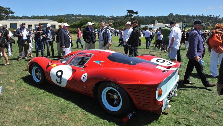 Одна из двух существующих гоночная Ferrari 412P, созданная в 1967 году