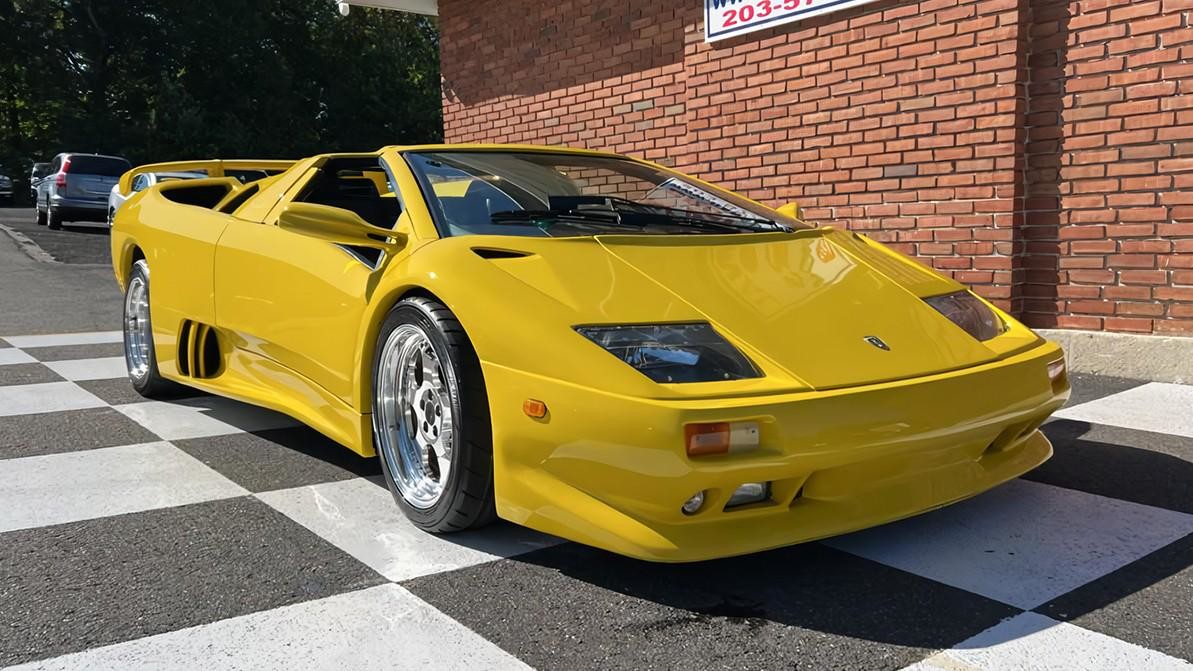 Старый Pontiac Fiero 1987 года превратили в копию Lamborghini Diablo