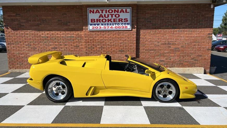 Старый Pontiac Fiero 1987 года превратили в копию Lamborghini Diablo