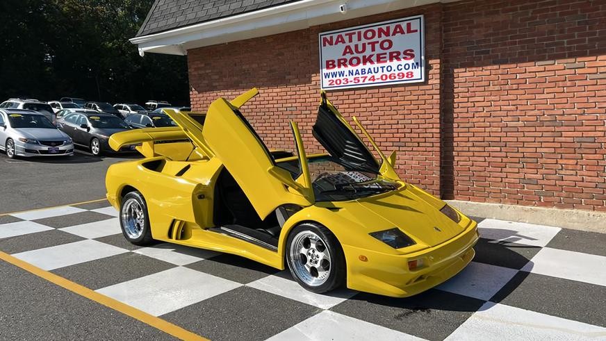 Старый Pontiac Fiero 1987 года превратили в копию Lamborghini Diablo