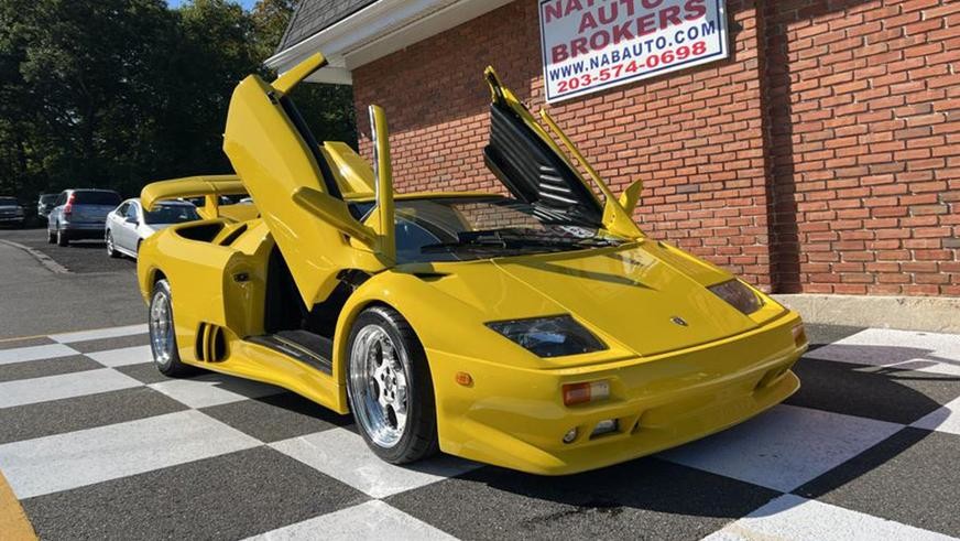 Старый Pontiac Fiero 1987 года превратили в копию Lamborghini Diablo