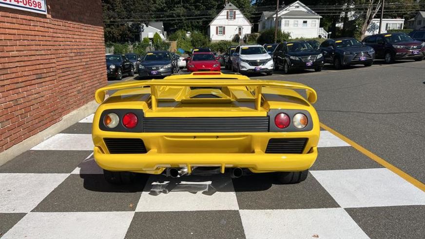 Старый Pontiac Fiero 1987 года превратили в копию Lamborghini Diablo