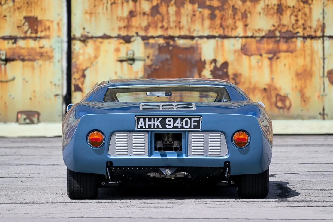 Редкий спортивный Ford GT40 первого поколения 1967 года