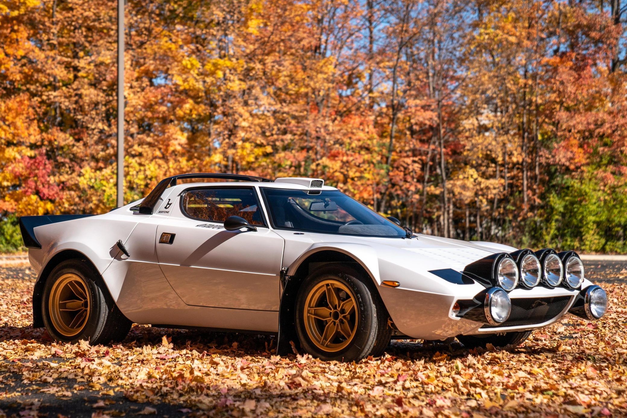 Точная копия легендарного раллийного Lancia Stratos