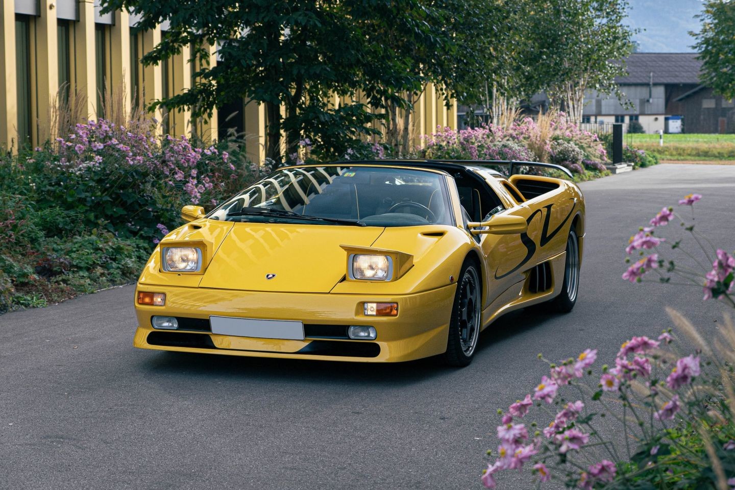 Автомобиль Lamborghini Diablo SV, знакомый всем любителям игры NFS