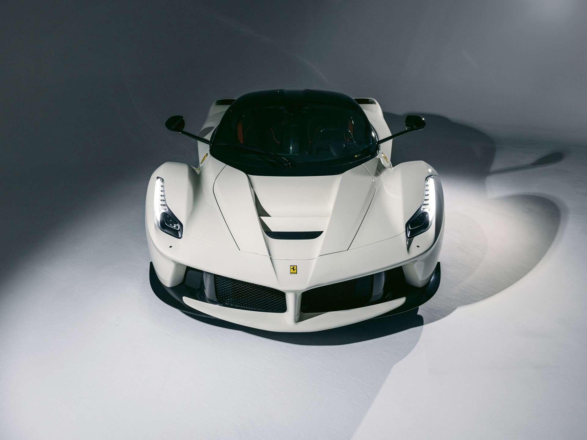 Новая Ferrari LaFerrari выпущенная в 2016 году