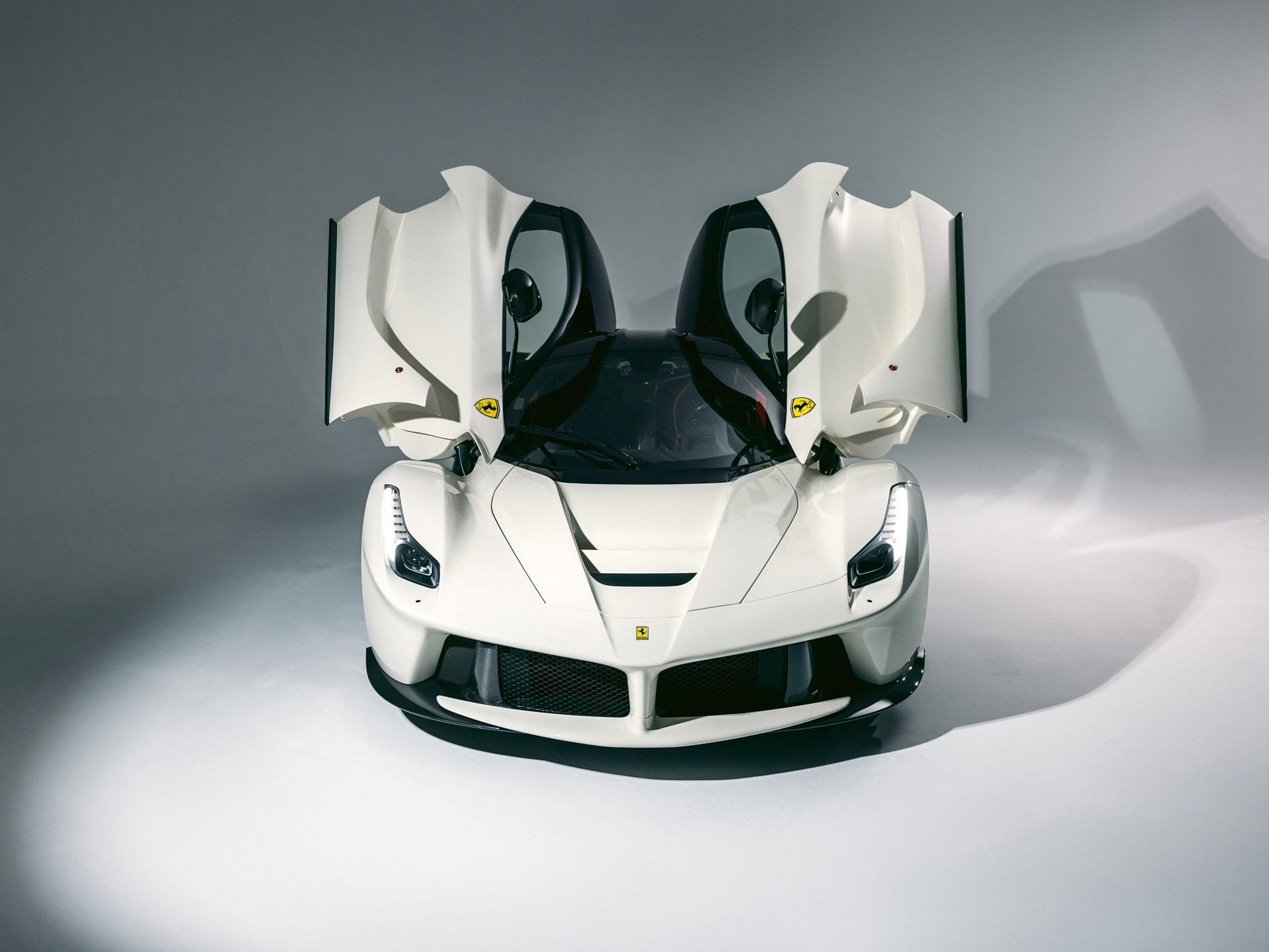 Новая Ferrari LaFerrari выпущенная в 2016 году