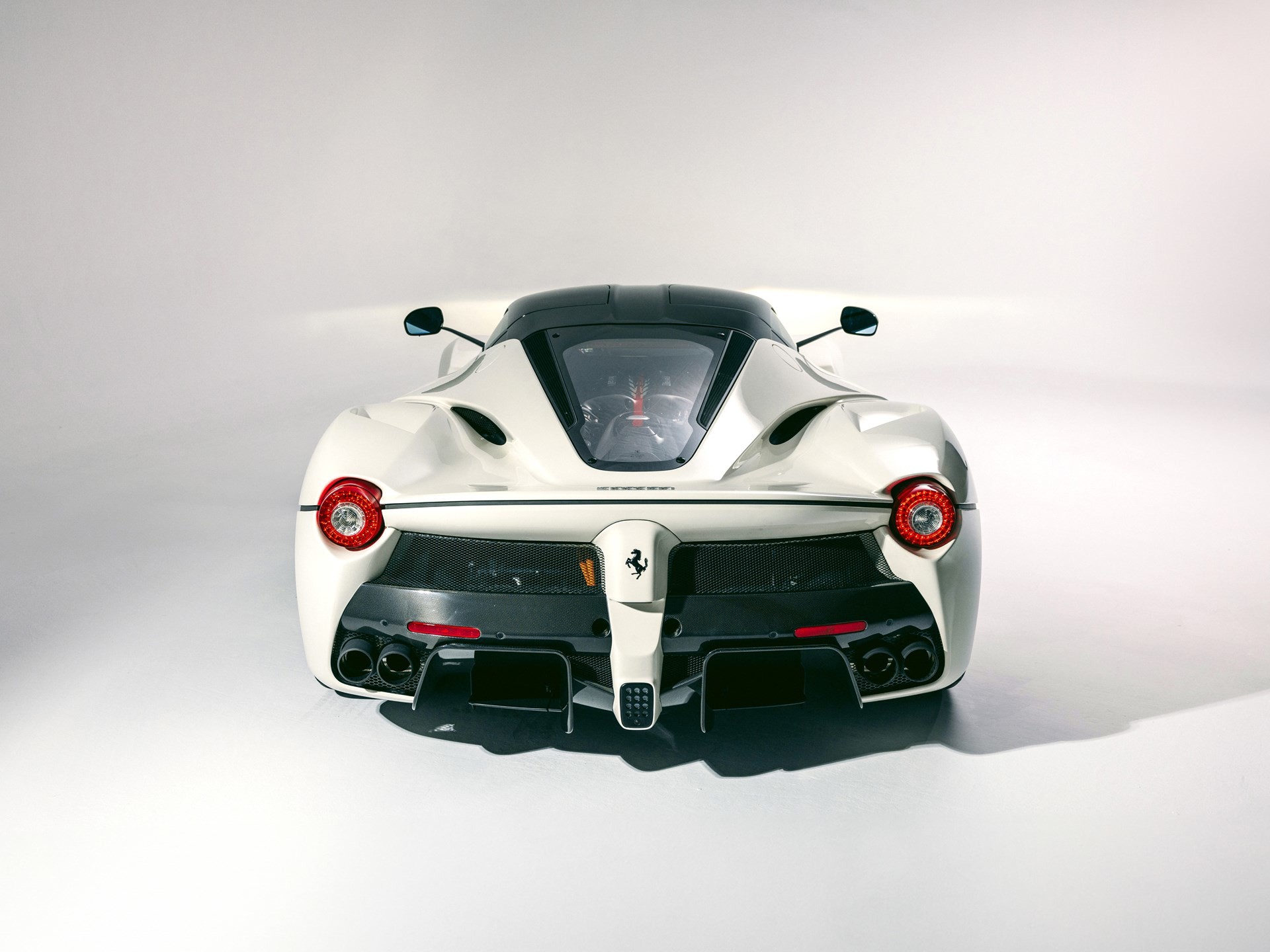 Новая Ferrari LaFerrari выпущенная в 2016 году