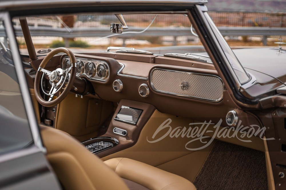 Уникальный рестомод на базе Lincoln Continental 1957 года