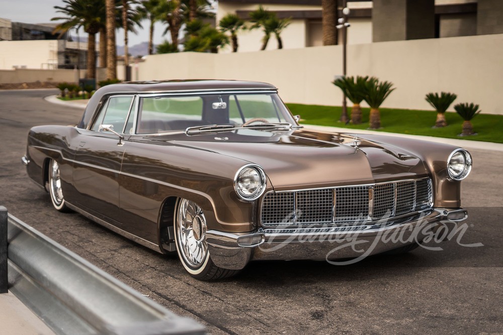 Уникальный рестомод на базе Lincoln Continental 1957 года