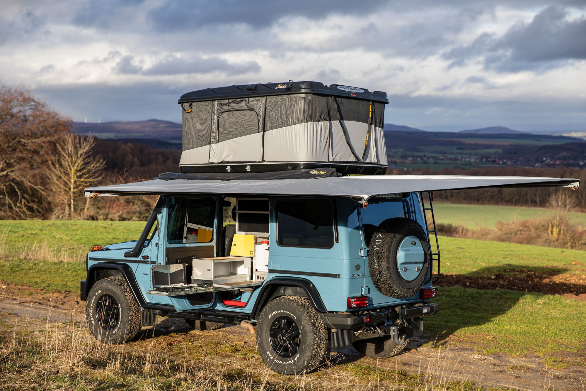 Внедорожник Mercedes-Benz G-класса превратили в автодом с кухней и туалетом