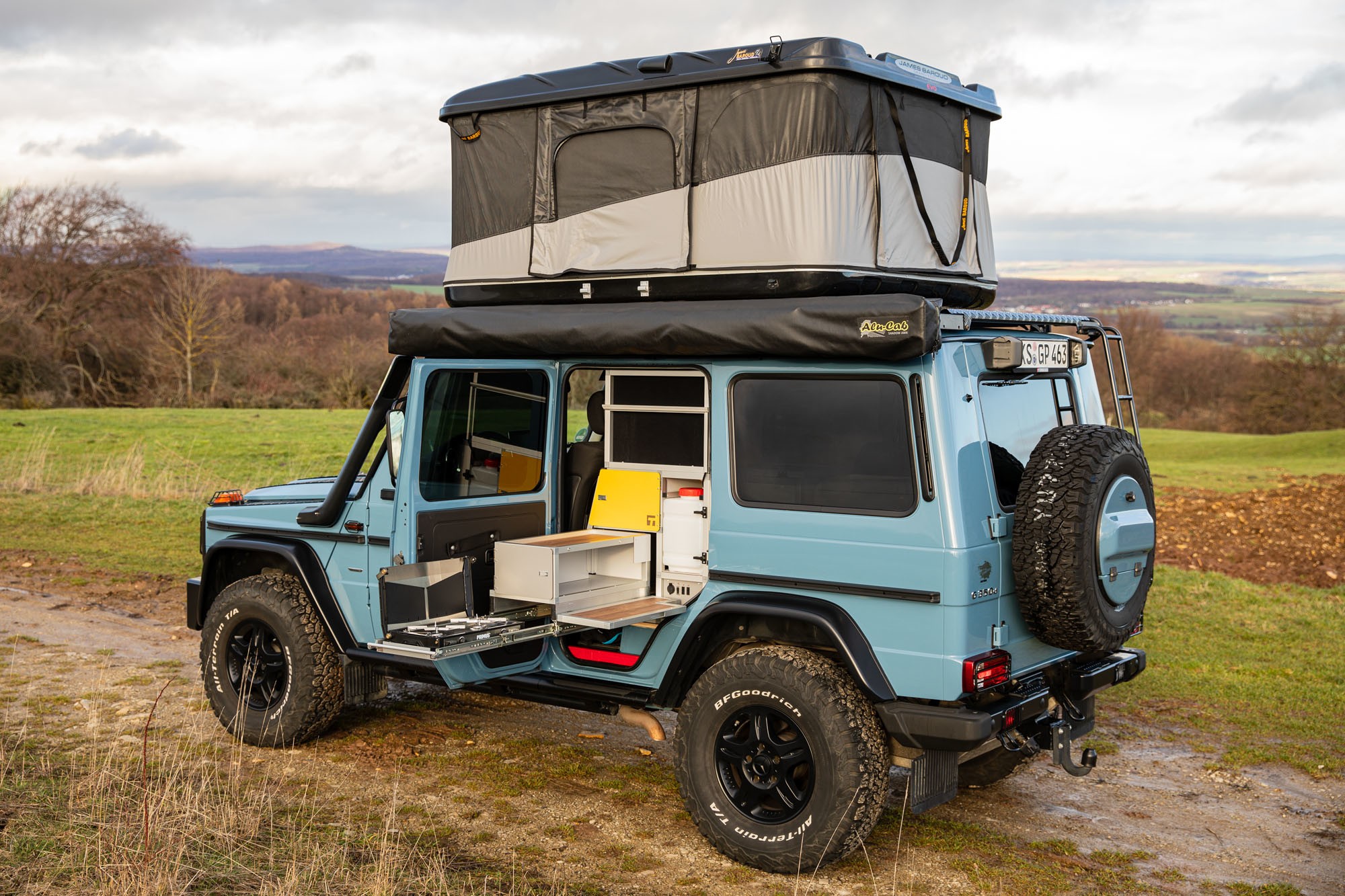 Внедорожник Mercedes-Benz G-класса превратили в автодом с кухней и туалетом