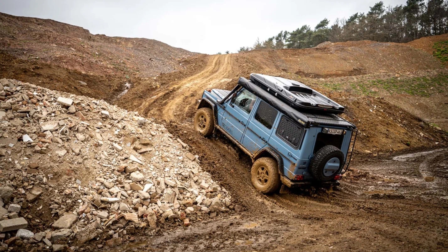 Внедорожник Mercedes-Benz G-класса превратили в автодом с кухней и туалетом