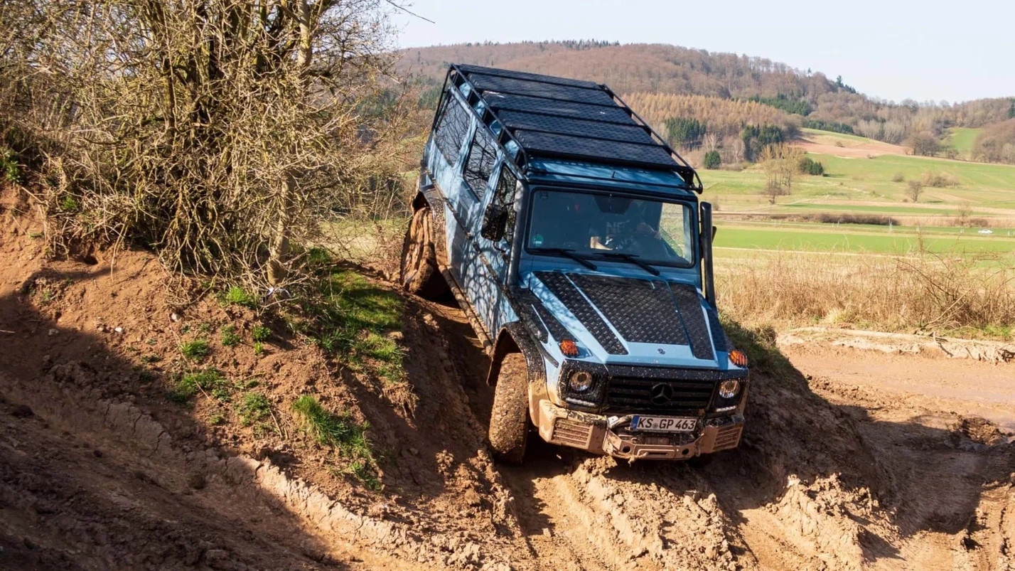 Внедорожник Mercedes-Benz G-класса превратили в автодом с кухней и туалетом